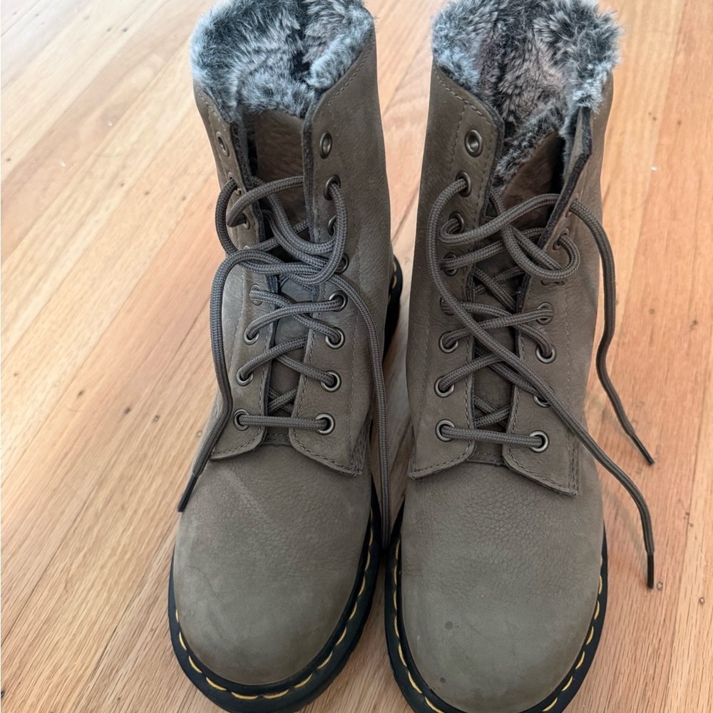 Dr Marten’s Suede Women's Lace-Up Boots with Faux Fur Lining - Grey - 8